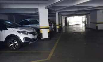 Imagem 7: Amplo Apartamento no Cabral - Um por Andar - R$3.500.000,00