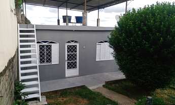 Imagem 2: Casa para venda tem 96 metros quadrados com 2 quartos em Parque Independência - Juiz de Fo