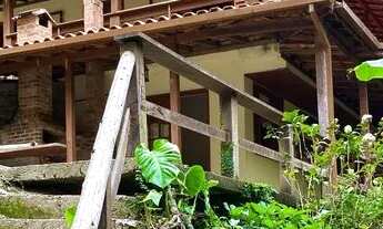 Imagem: Chalé rústico das montanhas