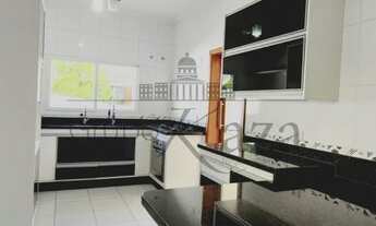 Imagem 2: Casa Térrea - 5 suítes sendo 1 master, área gourmet, piscina, 4 vagas e lazer completo