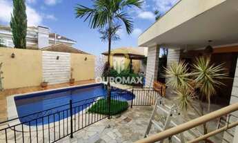 Imagem 6: Casa de condomínio para venda tem 270 metros quadrados com 3 quartos