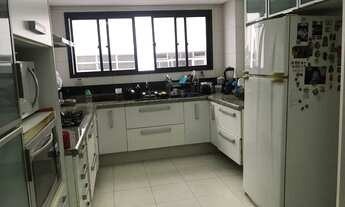 Imagem 4: Apartamento para venda possui 228 metros quadrados com 3 quartos em Pompéia - Santos - SP