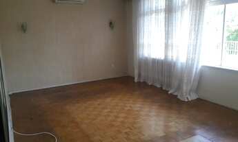 Imagem 4: Casa para aluguel tem 220 metros quadrados com 4 quartos em Três Figueiras - Porto Alegre