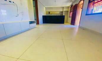 Imagem 3: Excelente Casa Plana com 3 quartos, 1 Suíte e 4 Vagas no Bairro São João Batista