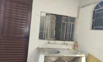 Imagem 3: Aluga-se kitnet perto do metrô. Para casais sem filhos,moças e rapazes