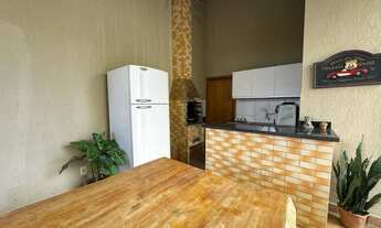 Imagem 2: Casa com piscina Garavelo