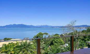 Imagem 4: Casa para venda possui 298 metros quadrados com 3 quartos em Centro - Florianópolis - Sant