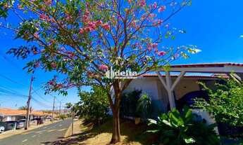 Imagem: Casa em condomínio com 3 quartos disponível