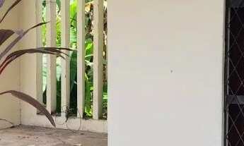 Imagem 3: Imóvel com duas entradas - Bairro de Fátima. Frente: Rua Sousa Girão. Costas: Av Aguanambi