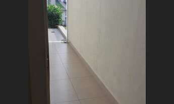 Imagem 2: Linda Cada em Condomínio Fechado com 3 quartos sendo 1 suíte e 2 vagas cobertas