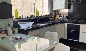 Imagem 2: Excelente casa em uma ótima localização no bairro Jardim Karaíba