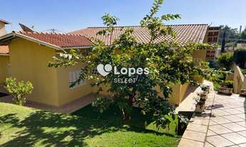 Imagem 3: Casa à venda no condomínio Marambaia na cidade de Vinhedo. Casa bem localizada com 3 quart