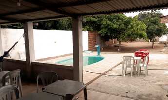Imagem 3: Casa (pequena) com piscina ( excelente pra alugar pra eventos ou moradia