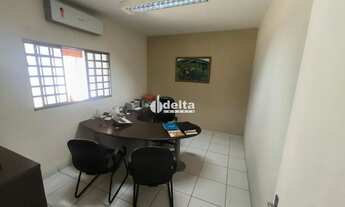 Imagem 6: Casa Comercial disponível para locação e venda no bairro Cidade Jardim em Uberlândia-MG
