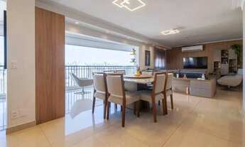 Imagem 4: Apartamento de luxo com 3 suítes e 3 vagas na Aclimação, SP: 176m² de puro conforto e sofi