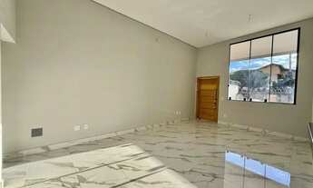 Imagem 3: Casa com 3 Quartos e 3 banheiros à Venda, 180 m² por R$ 890.000 no Santa Mônica