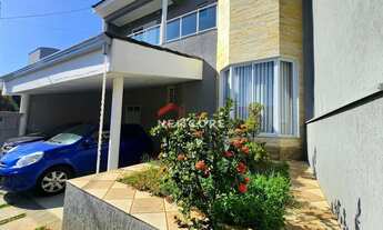 Imagem: Casa de condomínio em Rua Maria do Carmo