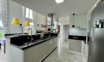 Imagem 7: Sobrado 4 dormitórios, mobiliado, ao lado de área verde, rua tranquila