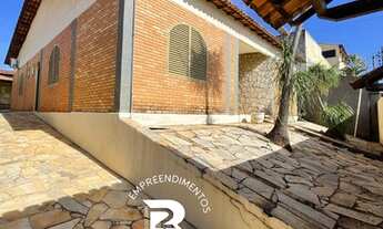 Imagem: Vendo Casa com 4 Suítes no Centro. Luzia