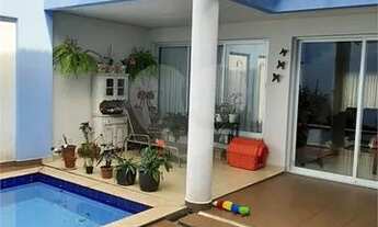 Imagem: Sobrado de Alto Padrão para Venda com Piscina