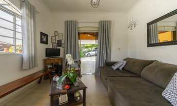 Imagem 2: Casa espaçosa com vista para montanhas