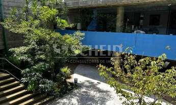 Imagem 7: Casa com arquitetura contemporânea rodeada de natureza