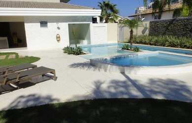 Imagem 2: Casa com 900 m2 com 4 quartos sendo 4 suites no Santa Monica Jardins