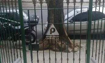 Imagem 2: 2 Quartos, Banheiro, Área de serviço, 2 vagas no condomínio