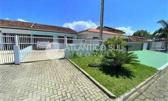 Imagem: Casa perto do mar com 2 quartos e piscina