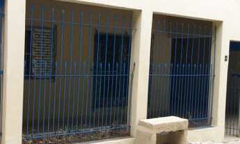 Imagem: Casa centralizada, ampla varanda, 03 quartos