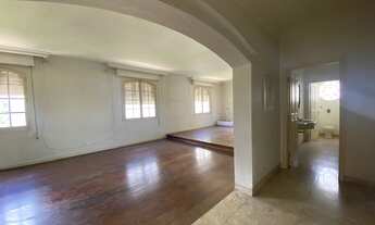 Imagem 3: Ao lado do CLUBE PAULISTANO