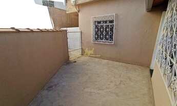 Imagem 2: Vitorino Braga - Casa Reformada (Fundos) - 2/4 - Espaçosa - 2 Salas (Estar e TV) - Ampla C