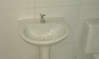 Imagem 3: Alugo ap com elevador , suíte , varanda em Cond com área de lazer bairro sim . Artêmia Pir