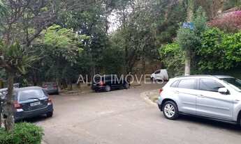 Imagem 6: Casa, de frente para praça das corujas. Casas cercadas por um imenso bosque com arvores d