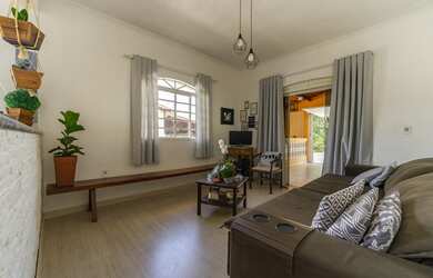 Imagem 5: Casa espaçosa com vista para montanhas