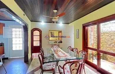 Imagem 3: Casa em Porto Alegre, no bairro Guarujá, com 5 dormitório(s), e 5 banheiros, à venda