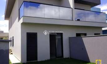 Imagem 7: Casa financiável com 3 quartos, um deles suíte master, no bairro Carianos em Florianópolis