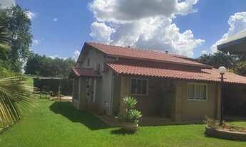 Imagem: Casa de Campo com Piscina e Churrasqueira