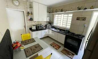 Imagem 2: SOBRADO RESIDENCIAL DE 350M² POSSUI 3 DORMITÓRIOS (2 SUÍTES) 3 BANHEIROS E 2 VAGAS Á VEND