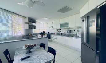 Imagem 7: Casa de condomínio para venda tem 526 metros quadrados com 5 quartos