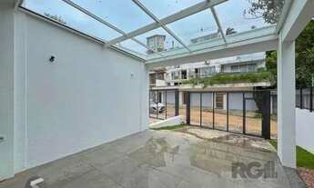 Imagem 2: Casa em Porto Alegre, no bairro Vila Conceição, com 3 dormitório(s), à venda