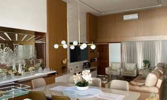 Imagem 8: Viva o Alto Padrão: Casa com 4 Suítes, Piscina e Energia Solar