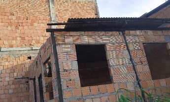 Imagem 2: Terreno com início de casa