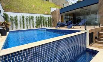 Imagem 3: Casa de Alto Padrão com Arquitetura Moderna e Acabamento Preminum