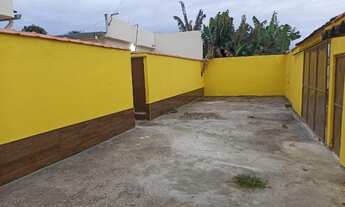 Imagem: Alugo casa em Queimados (com quintal e garagem