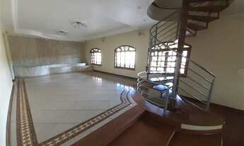 Imagem 7: Região tranquila para viver com a familia, imóvel amplo com acabamento em madeira rustica