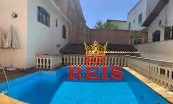 Imagem 3: Uma linda casa com piscina