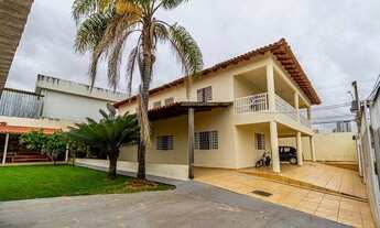 Imagem 5: Excelente Casa Regularizada! 05 Quartos, 04 Suítes, Piscina, Churra. Sauna, 822m2, Arnique