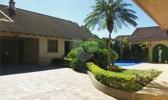 Imagem 4: Imóvel para venda possui 652 metros quadrados com 4 quartos em Santa Felicidade - Curitiba