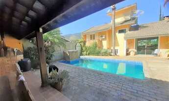 Imagem: Linda casa com magnífica vista para a Pedra